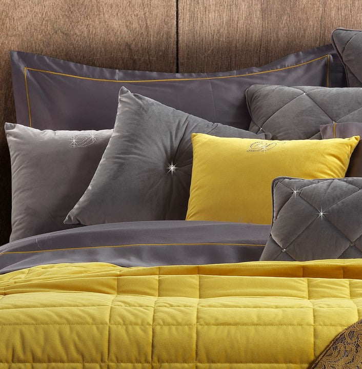 TRAPUNTA/COPERTA/QUILT VELVETTRAPUNTA /COPERTA/QUILT DORA -by DAVID HOME Il Corredo Morbido Letto Matrimoniale Decorazioni in stile Elegante Calabria Matrimonio da Favola Cuscini e Lenzuola Coordinati Lamezia Terme Spose Nicastro Arredo Casa Catanzaro
