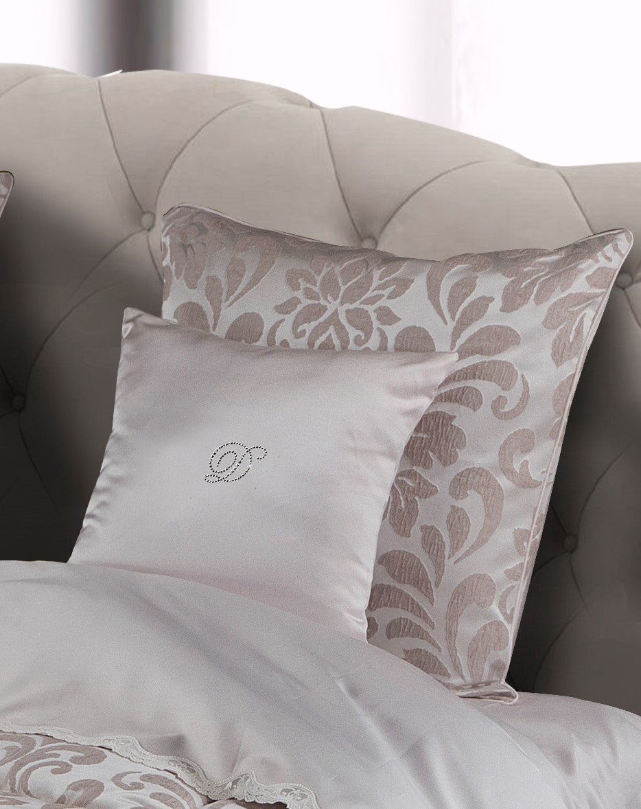 CUSCINI EMMA by David Home il Corredo Lamezia Terme Nicastro Cuscini arredo lusso Passamanerie e pizzi Catanzaro per un'eleganza esclusiva. Soffice comfort con Swarovski ricamati. Sposa lusso e raffinatezza Calabria Sposa Arredo Casa