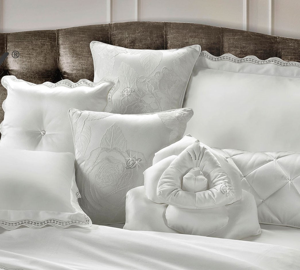 CUSCINI ROSES by David Home il Corredo Lamezia Terme Nicastro Cuscini arredo lusso Passamanerie e pizzi Catanzaro per un'eleganza esclusiva. Soffice comfort con Swarovski ricamati. Sposa lusso e raffinatezza Calabria Sposa Arredo Casa