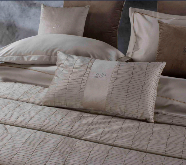 CUSCINI CITY by David Home il Corredo Lamezia Terme Nicastro Cuscini arredo lusso Passamanerie e pizzi Catanzaro per un'eleganza esclusiva. Soffice comfort con Swarovski ricamati. Sposa lusso e raffinatezza Calabria Sposa Arredo Casa