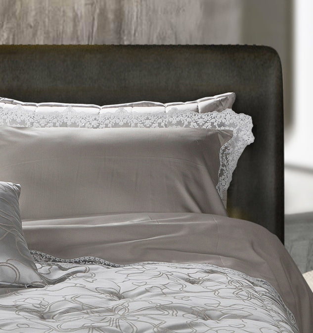 CUSCINI CHARM by David Home il Corredo Lamezia Terme Nicastro Cuscini arredo lusso Passamanerie e pizzi Catanzaro per un'eleganza esclusiva. Soffice comfort con Swarovski ricamati. Sposa lusso e raffinatezza Calabria Sposa