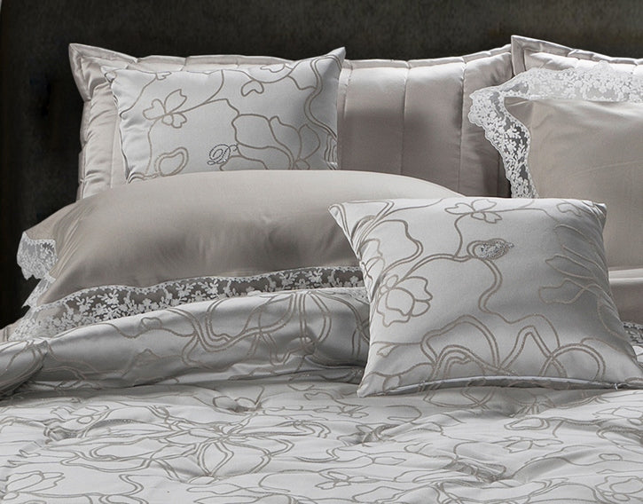CUSCINI CHARM by David Home il Corredo Lamezia Terme Nicastro Cuscini arredo lusso Passamanerie e pizzi Catanzaro per un'eleganza esclusiva. Soffice comfort con Swarovski ricamati. Sposa lusso e raffinatezza Calabria Sposa