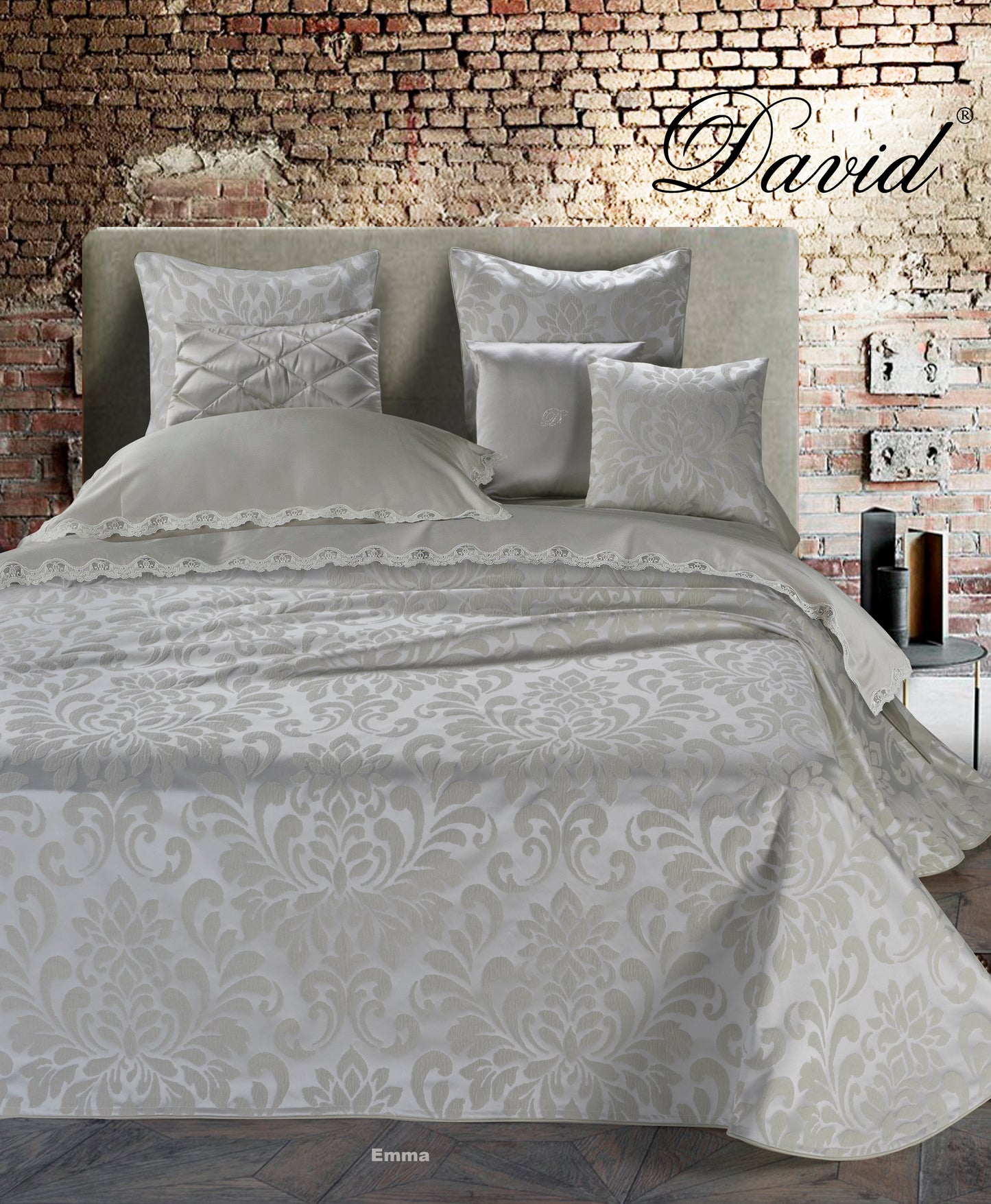 CUSCINI EMMA by David Home il Corredo Lamezia Terme Nicastro Cuscini arredo lusso Passamanerie e pizzi Catanzaro per un'eleganza esclusiva. Soffice comfort con Swarovski ricamati. Sposa lusso e raffinatezza Calabria Sposa Arredo Casa