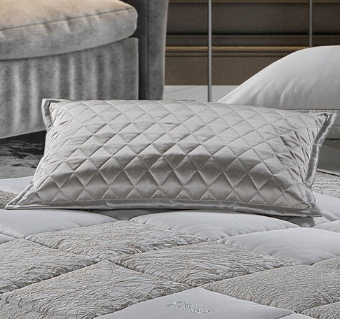 CUSCINI FUTURA by David Home il Corredo Lamezia Terme Nicastro Cuscini arredo lusso Passamanerie e pizzi Catanzaro per un'eleganza esclusiva. Soffice comfort con Swarovski ricamati. Sposa lusso e raffinatezza Calabria Sposa Arredo Casa