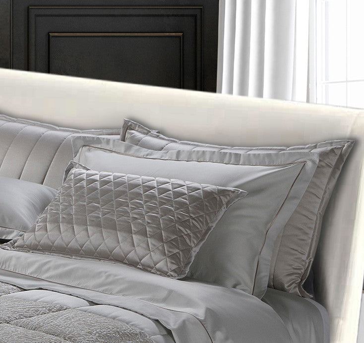 CUSCINI FUTURA by David Home il Corredo Lamezia Terme Nicastro Cuscini arredo lusso Passamanerie e pizzi Catanzaro per un'eleganza esclusiva. Soffice comfort con Swarovski ricamati. Sposa lusso e raffinatezza Calabria Sposa Arredo Casa