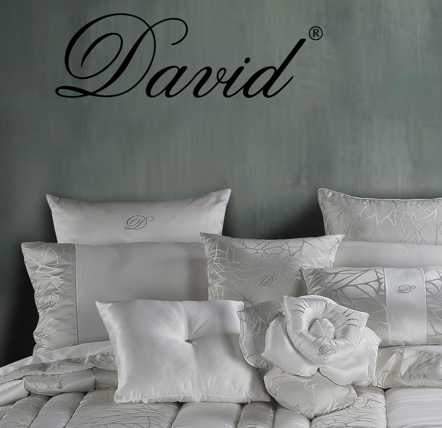 CUSCINI GLAMUR by David Home il Corredo Lamezia Terme Nicastro Cuscini arredo lusso Passamanerie e pizzi Catanzaro per un'eleganza esclusiva. Soffice comfort con Swarovski ricamati. Sposa lusso e raffinatezza Calabria Sposa Arredo Casa