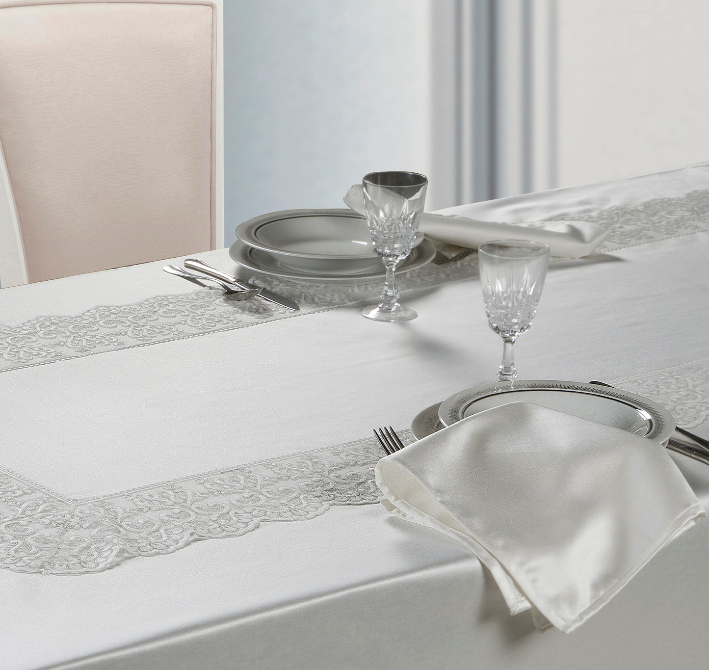 TOVAGLIA DA TAVOLA MARGARET by David Home il Corredo Lamezia Terme Catanzaro tovaglie da tavola eleganti Calabria Spose prime nozze e arredi di lusso tovaglia da 6 12 18 24 con e senza tovaglioli Pizzi Merletti Rasi Rasoni