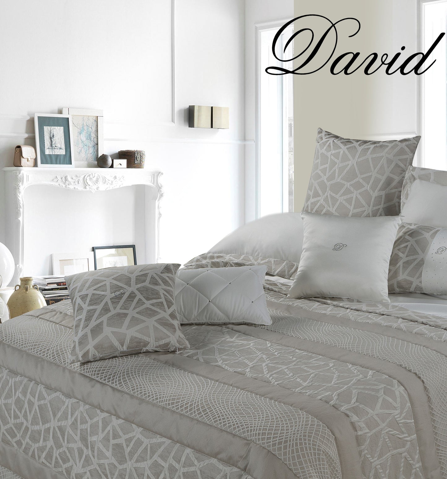 CUSCINI ORIZZONTI by David Home il Corredo Lamezia Terme Nicastro Cuscini arredo lusso Passamanerie e pizzi Catanzaro per un'eleganza esclusiva. Soffice comfort con Swarovski ricamati. Sposa lusso e raffinatezza Calabria Sposa Arredo Casa
