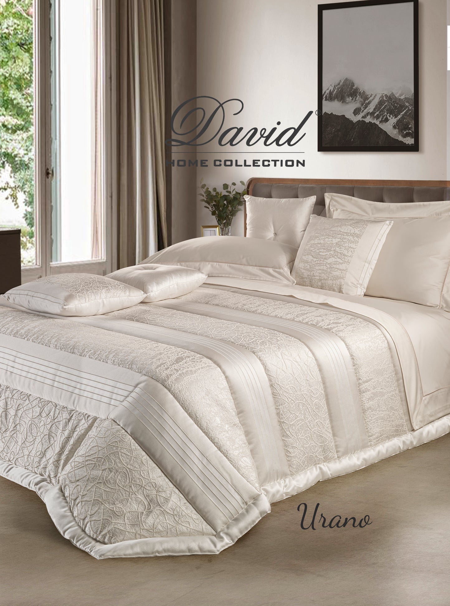 CUSCINO URANO by David Home il Corredo Lamezia Terme Nicastro Cuscini arredo lusso Passamanerie e pizzi Catanzaro per un'eleganza esclusiva. Soffice comfort con Swarovski ricamati. Sposa lusso e raffinatezza Calabria Sposa Arredo Casa