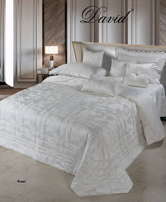 TRAPUNTA /COPERTA/QUILT FRASI TRAPUNTA /COPERTA/QUILT  DORA -by DAVID HOME Il Corredo Morbido Letto Matrimoniale Decorazioni in stile Elegante Calabria Matrimonio da Favola Cuscini e Lenzuola Coordinati Lamezia Terme Spose Nicastro Arredo Casa Catanzaro